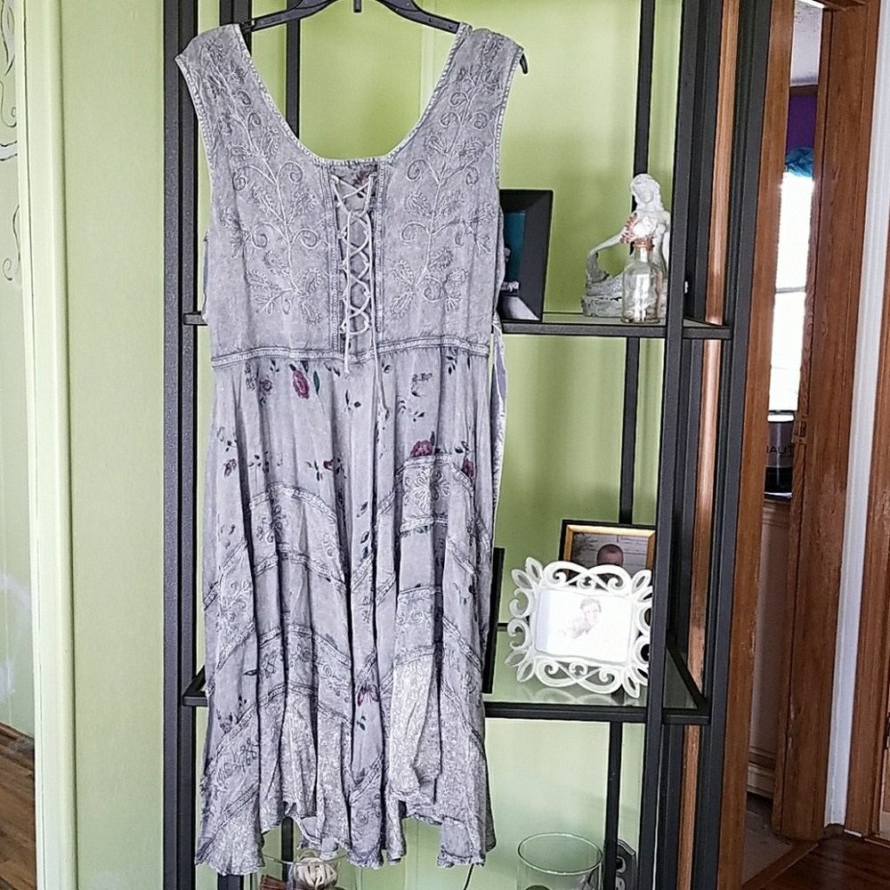 Gorgeous grey dress with small floral print